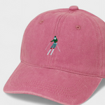 Personalised pink baseball hat with skier embroidery, made of 100% washed cotton.